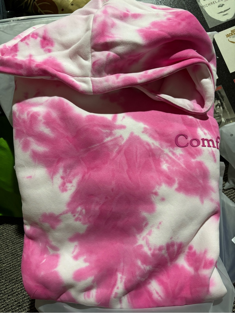 Minimalist hoodie strawberry-swirl